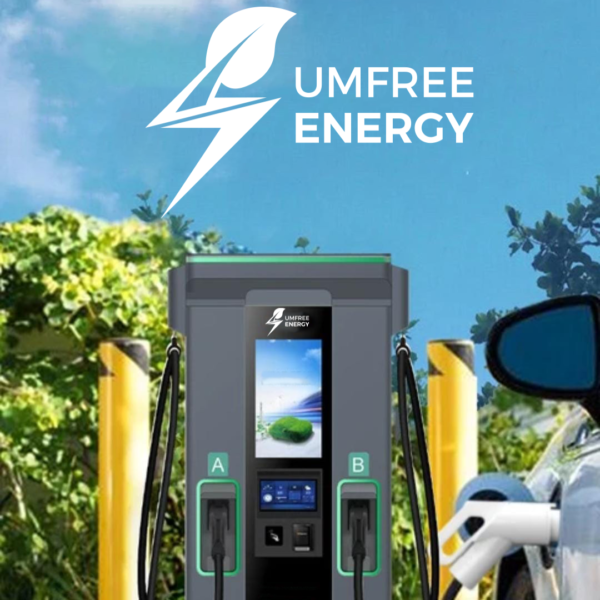 Supercargador UMF-120 de 60 kW Umfree Energy | Estación de carga rápida con pantalla HD y doble conector A/B en entorno urbano con auto eléctrico conectado