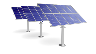Conjunto de paneles solares fotovoltaicos instalados sobre estructuras metálicas en el suelo, diseñados para maximizar la captación de energía solar en áreas despejadas.
