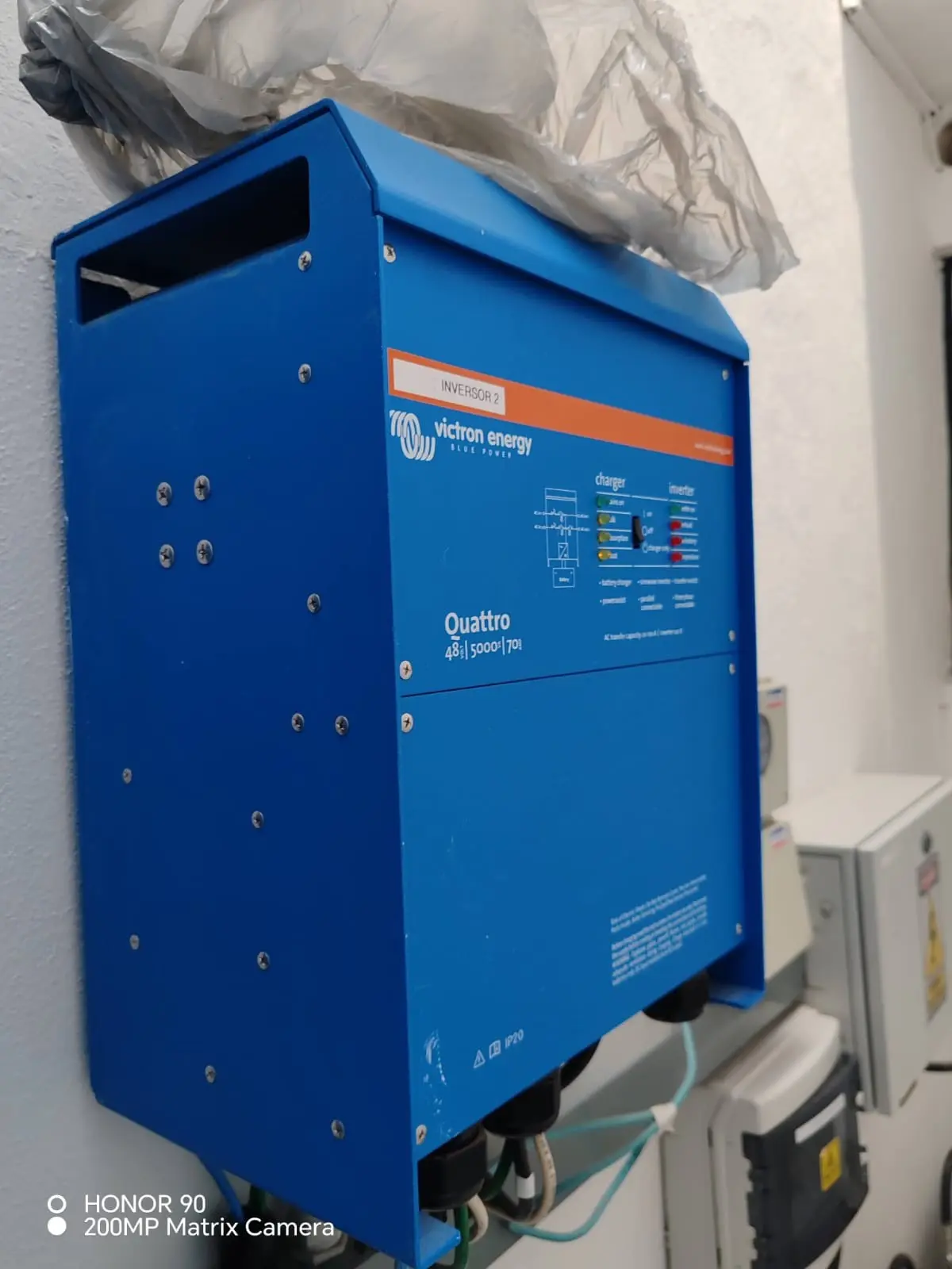 Paneles Solares | Reduce Tu Gasto | Umfree Energy | Umfree Energy Inversor Híbrido Victron Energy
